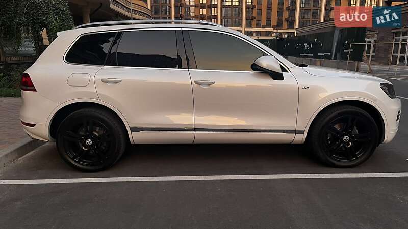Позашляховик / Кросовер Volkswagen Touareg 2013 в Києві
