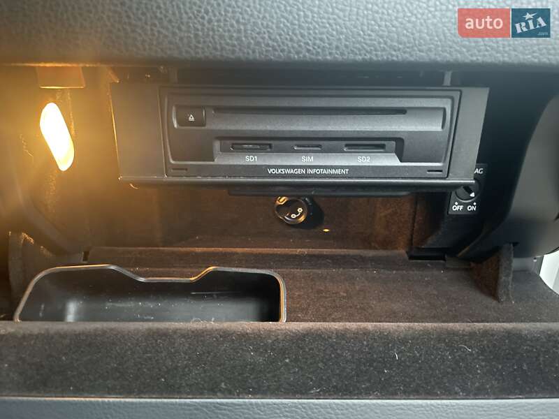 Позашляховик / Кросовер Volkswagen Touareg 2013 в Києві