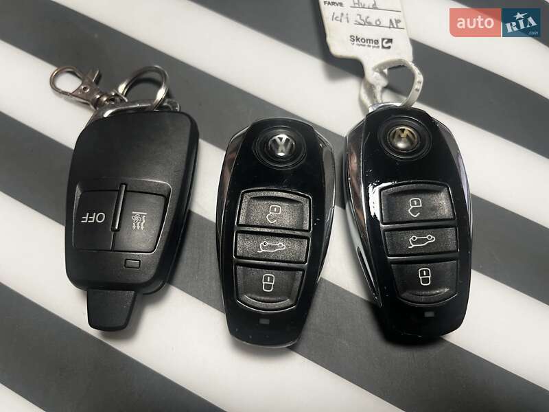 Позашляховик / Кросовер Volkswagen Touareg 2013 в Києві