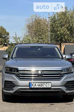 Внедорожник / Кроссовер Volkswagen Touareg 2021 в Киеве