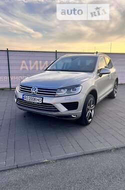 Внедорожник / Кроссовер Volkswagen Touareg 2014 в Ужгороде