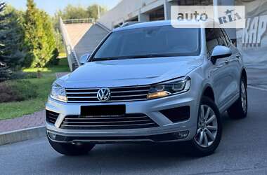 Позашляховик / Кросовер Volkswagen Touareg 2015 в Києві