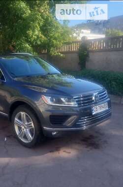 Внедорожник / Кроссовер Volkswagen Touareg 2014 в Чернигове