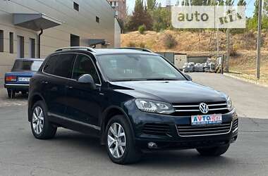 Внедорожник / Кроссовер Volkswagen Touareg 2013 в Кривом Роге