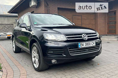 Внедорожник / Кроссовер Volkswagen Touareg 2013 в Дубно