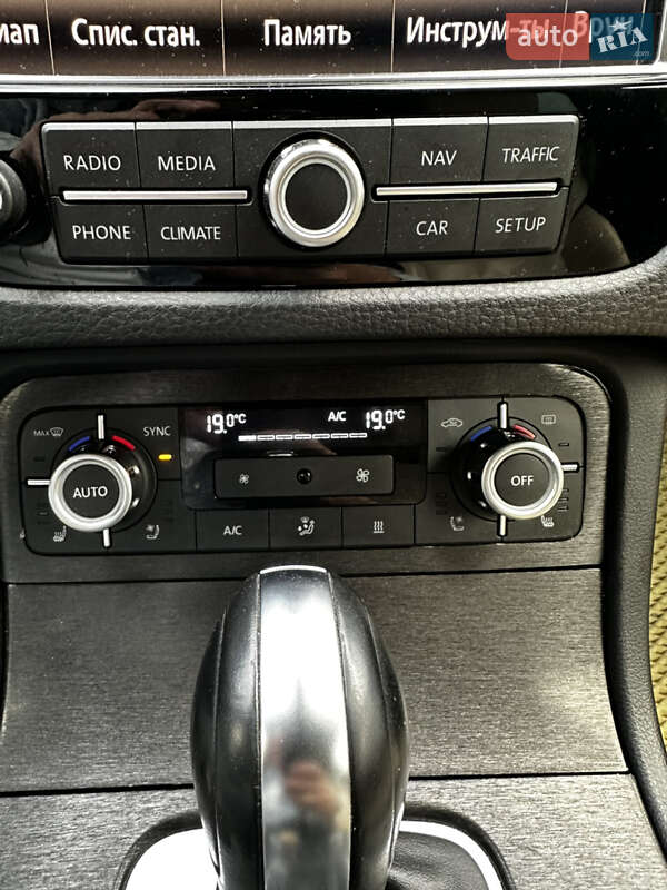 Позашляховик / Кросовер Volkswagen Touareg 2014 в Хмельницькому