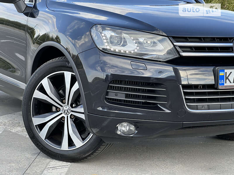 Позашляховик / Кросовер Volkswagen Touareg 2012 в Києві