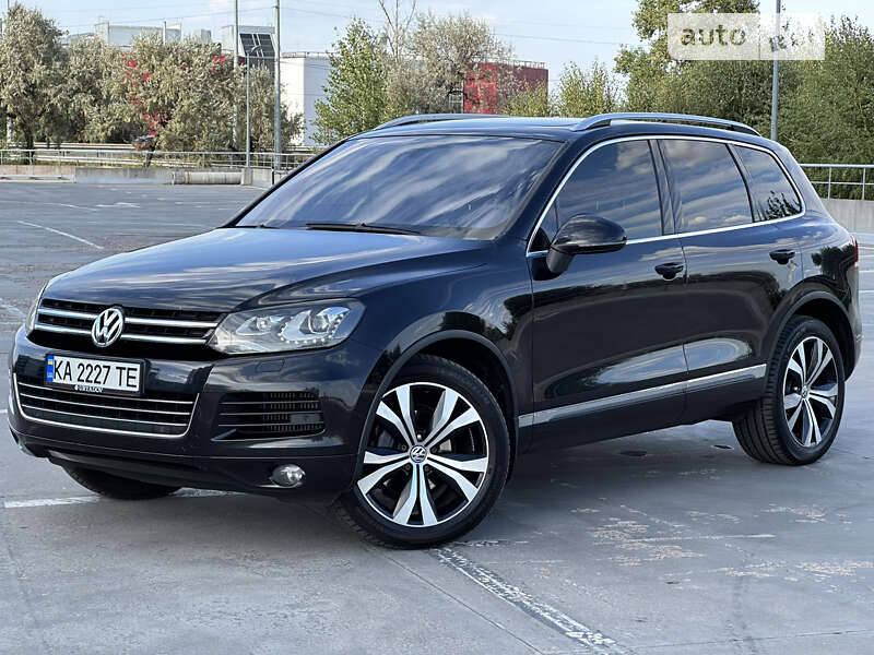 Позашляховик / Кросовер Volkswagen Touareg 2012 в Києві
