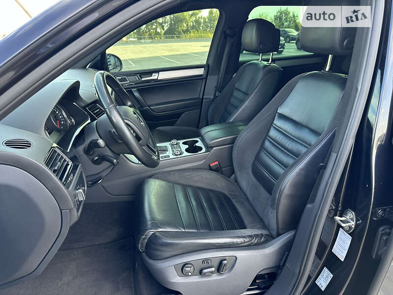 Позашляховик / Кросовер Volkswagen Touareg 2012 в Києві
