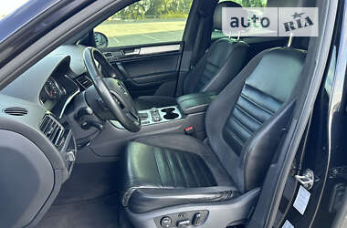 Внедорожник / Кроссовер Volkswagen Touareg 2012 в 