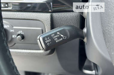 Внедорожник / Кроссовер Volkswagen Touareg 2012 в 