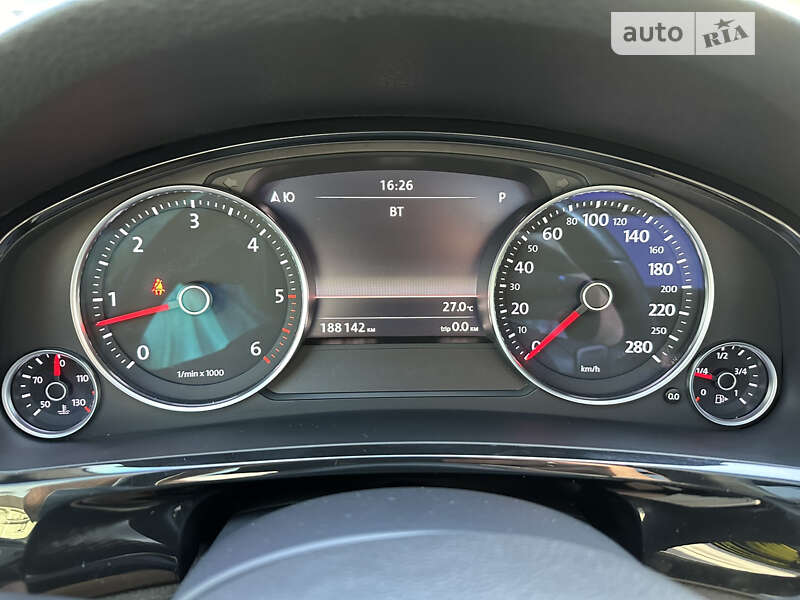Позашляховик / Кросовер Volkswagen Touareg 2012 в Києві