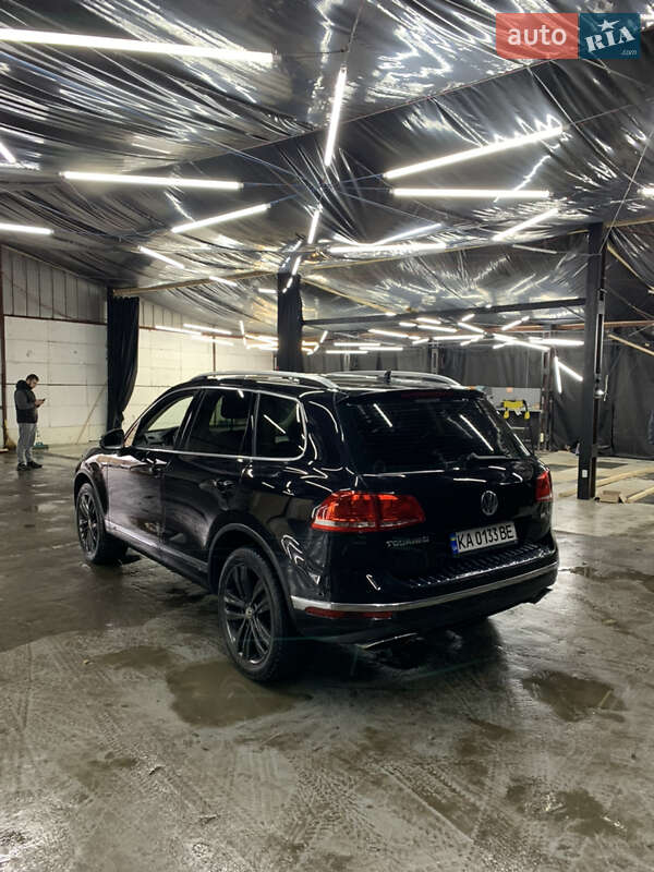 Внедорожник / Кроссовер Volkswagen Touareg 2017 в Киеве