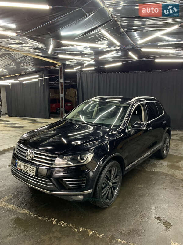 Внедорожник / Кроссовер Volkswagen Touareg 2017 в Киеве