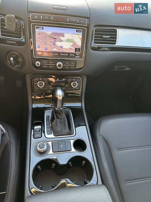 Внедорожник / Кроссовер Volkswagen Touareg 2017 в Киеве