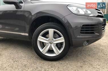 Позашляховик / Кросовер Volkswagen Touareg 2012 в Києві