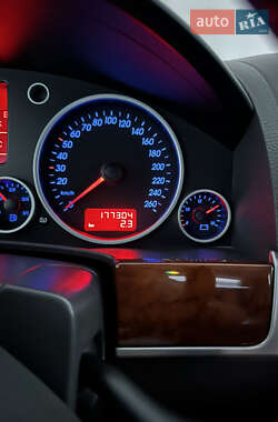 Внедорожник / Кроссовер Volkswagen Touareg 2006 в 