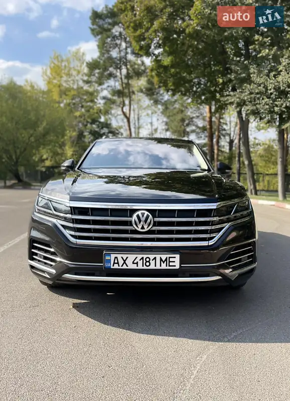 Внедорожник / Кроссовер Volkswagen Touareg 2018 в 