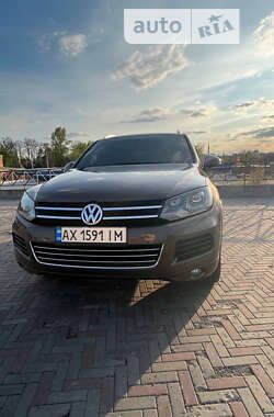 Внедорожник / Кроссовер Volkswagen Touareg 2012 в Харькове