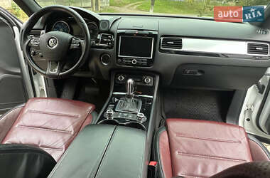 Позашляховик / Кросовер Volkswagen Touareg 2011 в Чернівцях