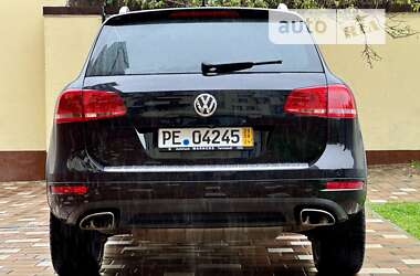 Позашляховик / Кросовер Volkswagen Touareg 2011 в Стрию