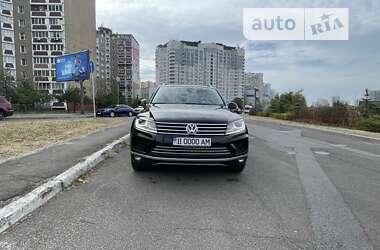 Позашляховик / Кросовер Volkswagen Touareg 2016 в Києві