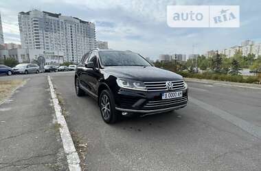 Позашляховик / Кросовер Volkswagen Touareg 2016 в Києві