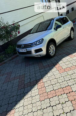 Позашляховик / Кросовер Volkswagen Touareg 2011 в Тячеві