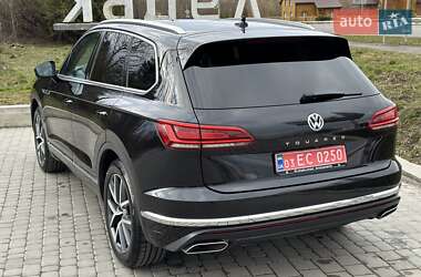Внедорожник / Кроссовер Volkswagen Touareg 2018 в 