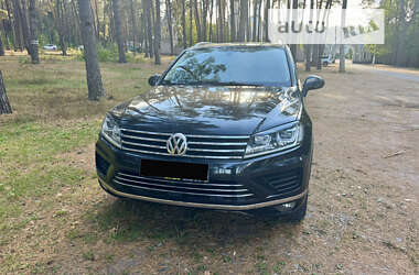 Внедорожник / Кроссовер Volkswagen Touareg 2014 в Житомире