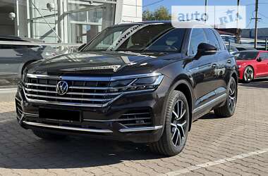 Позашляховик / Кросовер Volkswagen Touareg 2020 в Чернівцях