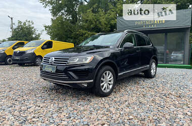 Внедорожник / Кроссовер Volkswagen Touareg 2015 в Ровно