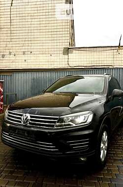 Внедорожник / Кроссовер Volkswagen Touareg 2015 в Киеве