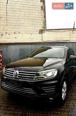 Позашляховик / Кросовер Volkswagen Touareg 2015 в Києві