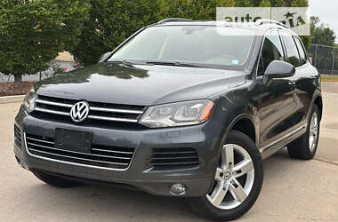 Позашляховик / Кросовер Volkswagen Touareg 2013 в 
