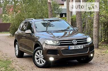 Внедорожник / Кроссовер Volkswagen Touareg 2014 в Киеве