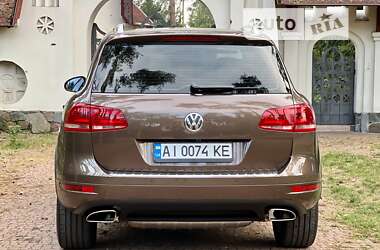 Внедорожник / Кроссовер Volkswagen Touareg 2014 в Киеве