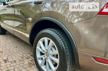 Внедорожник / Кроссовер Volkswagen Touareg 2014 в Киеве