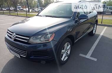 Внедорожник / Кроссовер Volkswagen Touareg 2012 в Киеве