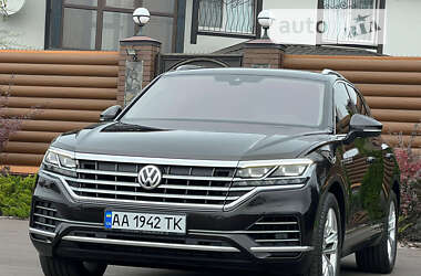 Позашляховик / Кросовер Volkswagen Touareg 2018 в Києві