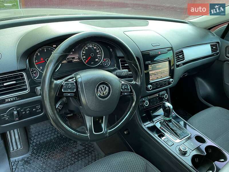Внедорожник / Кроссовер Volkswagen Touareg 2011 в Сарнах