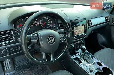 Внедорожник / Кроссовер Volkswagen Touareg 2011 в Сарнах