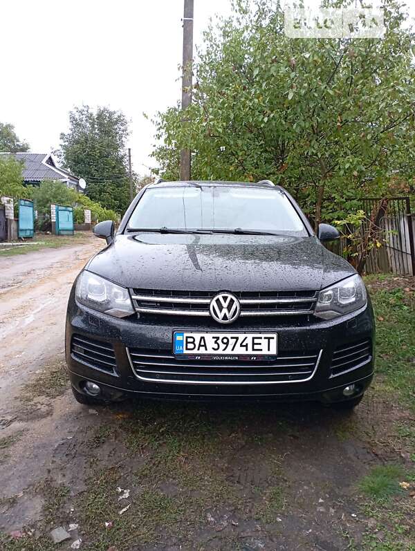 Внедорожник / Кроссовер Volkswagen Touareg 2010 в Еланце