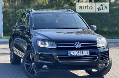 Внедорожник / Кроссовер Volkswagen Touareg 2013 в Ровно