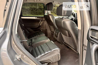 Внедорожник / Кроссовер Volkswagen Touareg 2013 в Львове