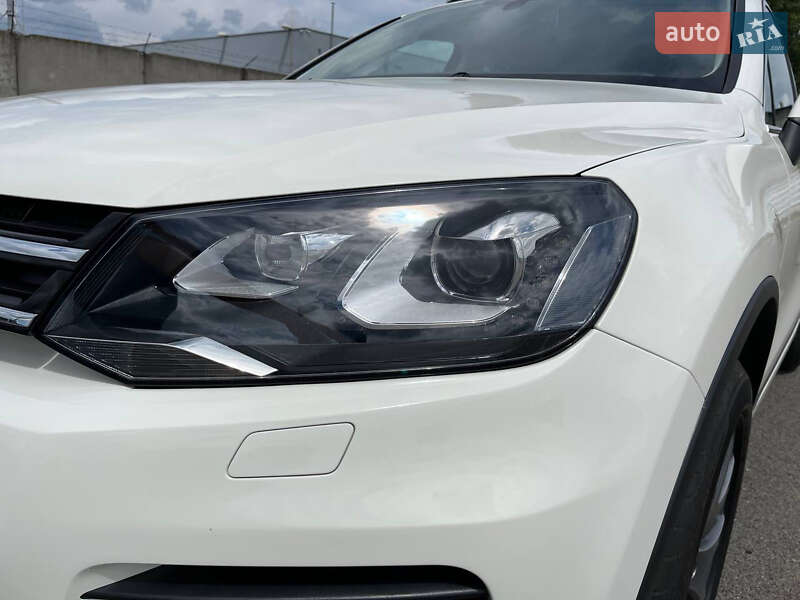 Внедорожник / Кроссовер Volkswagen Touareg 2011 в Киеве