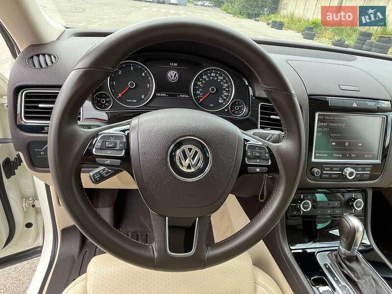 Внедорожник / Кроссовер Volkswagen Touareg 2011 в Киеве