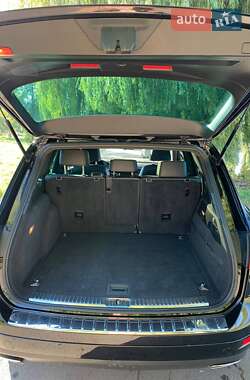 Внедорожник / Кроссовер Volkswagen Touareg 2012 в 