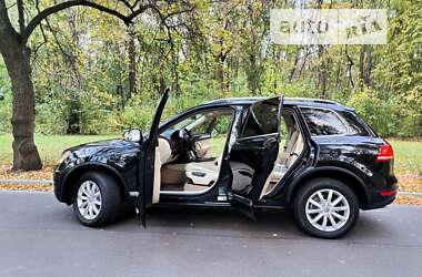 Внедорожник / Кроссовер Volkswagen Touareg 2010 в Киеве