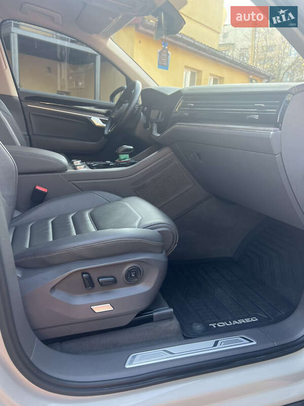 Позашляховик / Кросовер Volkswagen Touareg 2021 в Львові